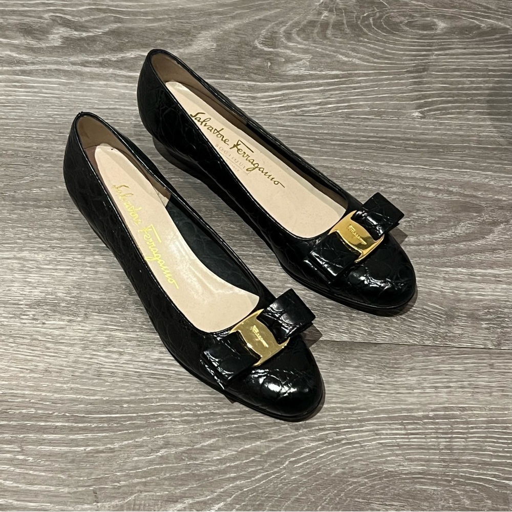 Salvatore Ferragamo Vera Pumps Size 5 AA​​